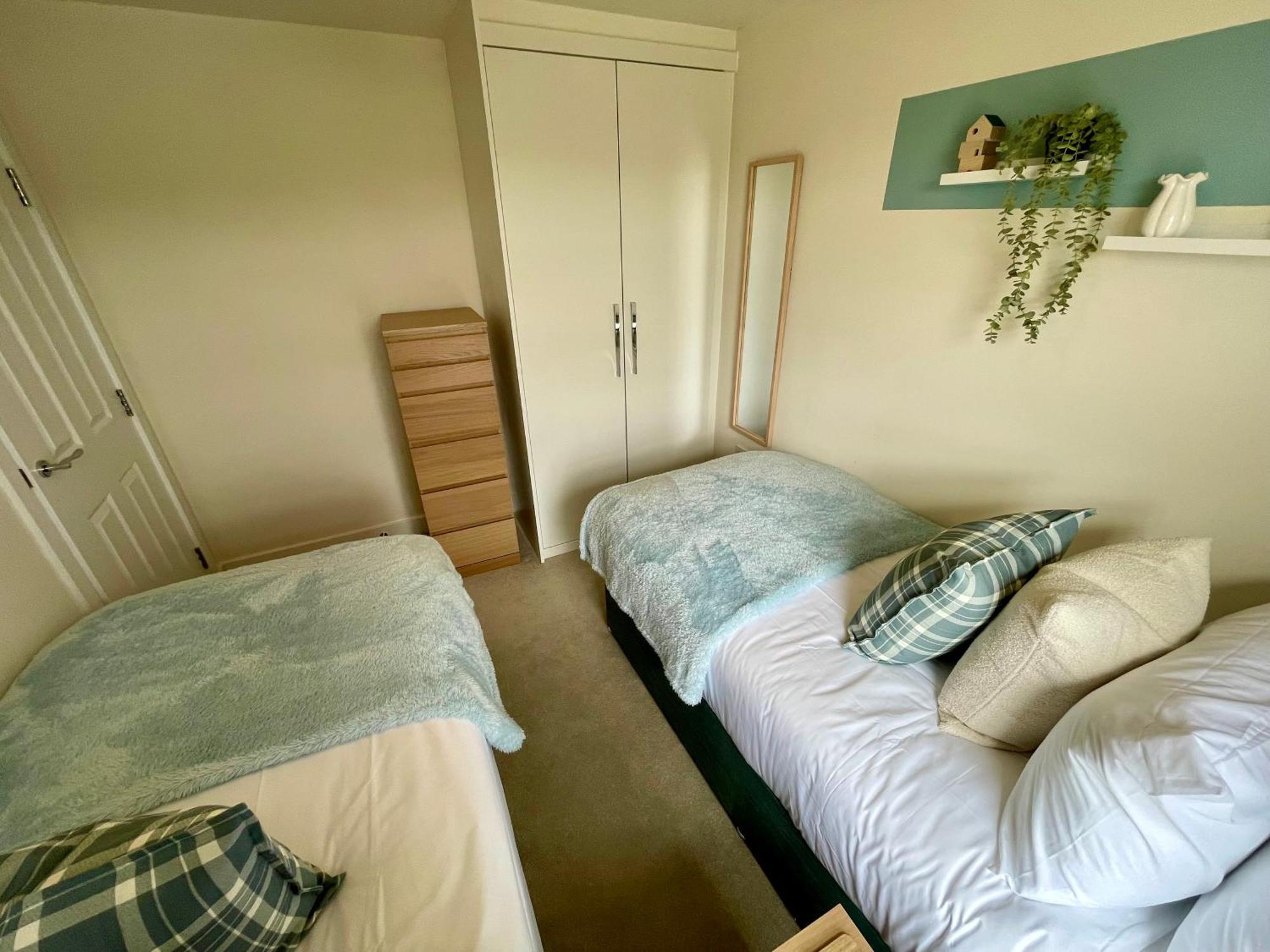 3-Bedroom Luxury Stay With Free Parking มาร์เก็ตฮาร์เบรอ ภายนอก รูปภาพ